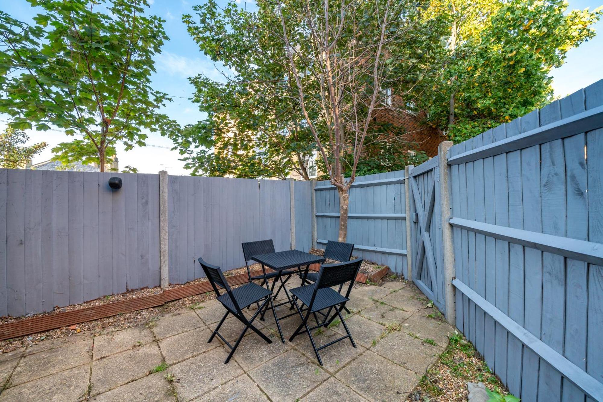 Cozy 3 Bed House With Garden & Parking In Rochester, Kent Mins To Train Station, Wifi Exterior foto